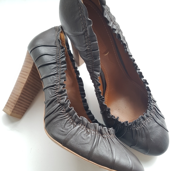 BCBG MAX AZRIA brown frilled pump - Picture 6 of 6